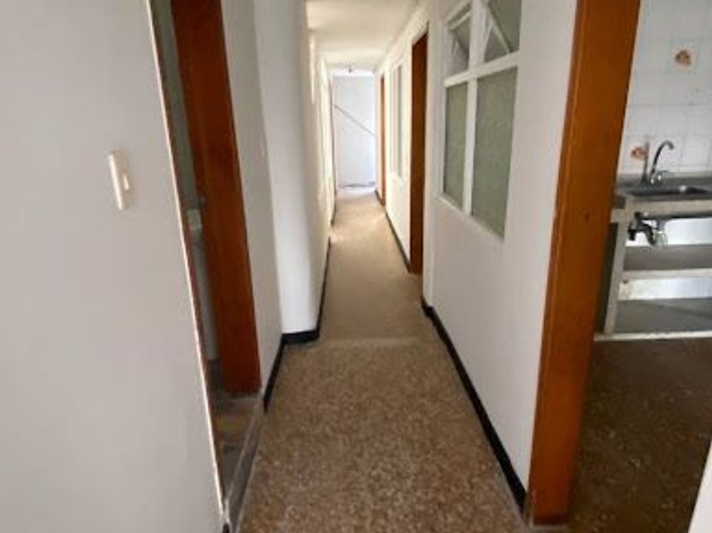 Casa de 6 alcobas en venta en Las Ferias, Bogotá, 247 m² · foto 15 de 20