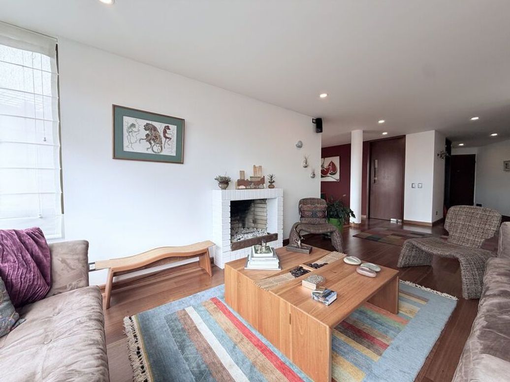 Apartamento de 2 alcobas en venta en Los Rosales, Bogotá, 161 m² · foto 4 de 20