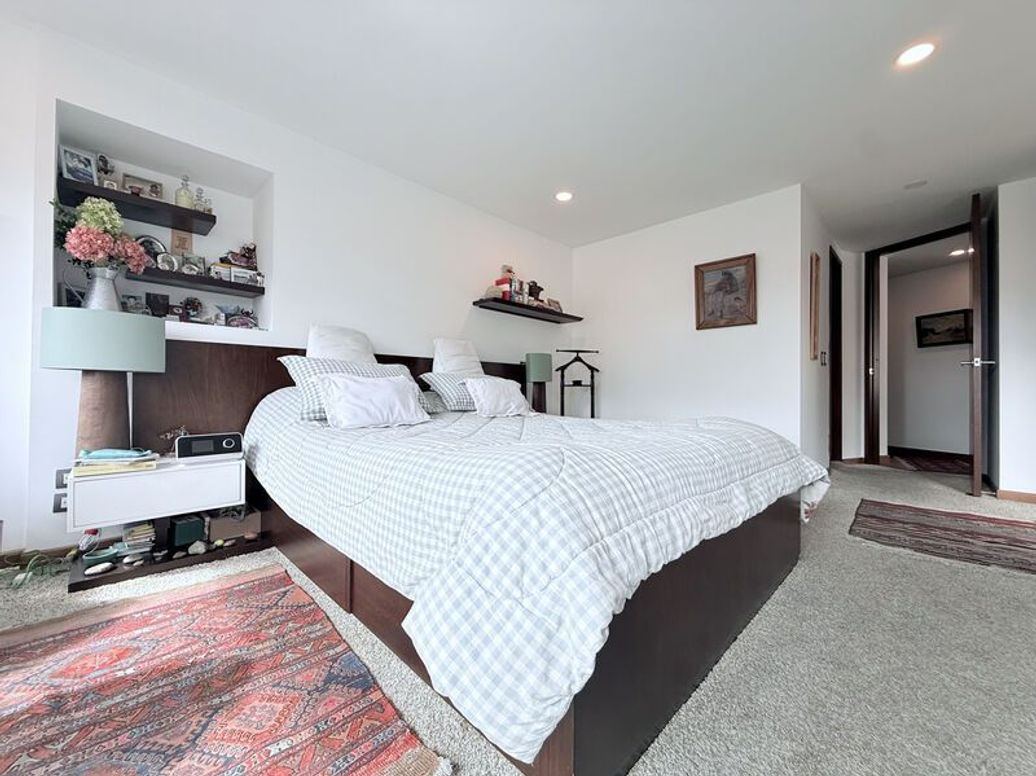 Apartamento de 2 alcobas en venta en Los Rosales, Bogotá, 161 m² · foto 17 de 20