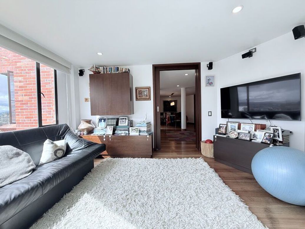Apartamento de 2 alcobas en venta en Los Rosales, Bogotá, 161 m² · foto 10 de 20
