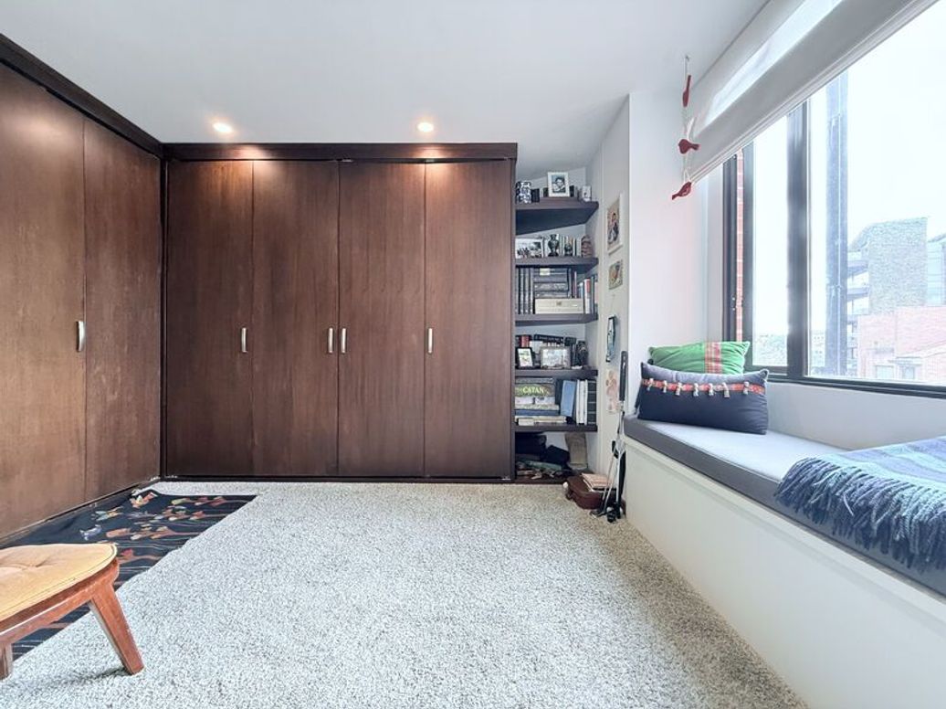 Apartamento de 2 alcobas en venta en Los Rosales, Bogotá, 161 m² · foto 19 de 20