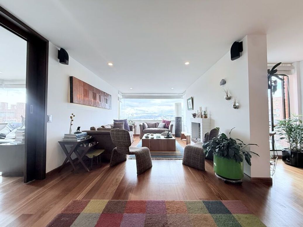 Apartamento de 2 alcobas en venta en Los Rosales, Bogotá, 161 m² · foto 2 de 20