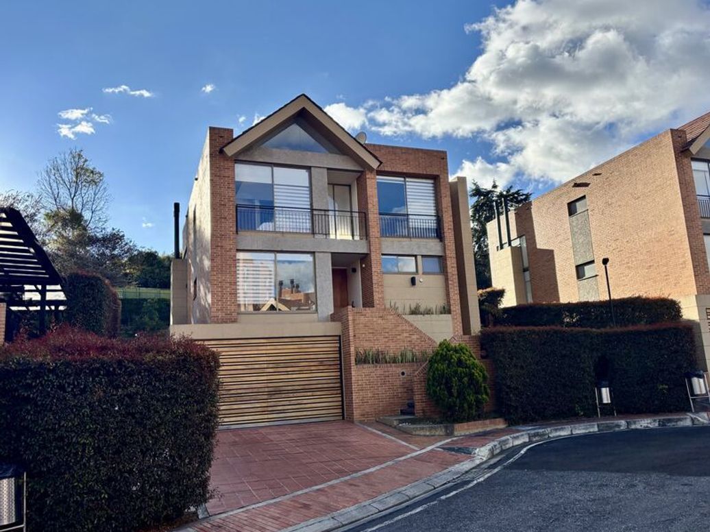 Casa de 3 alcobas en venta en Casa Blanca Suba, Bogotá, 250 m² · foto 2 de 11