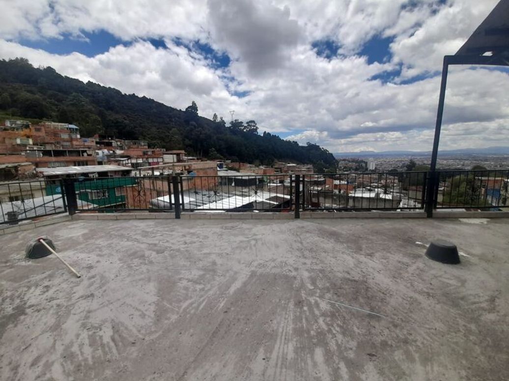 Casa de 9 alcobas en venta en Las Guacamayas, Bogotá, 250 m² · foto 6 de 7