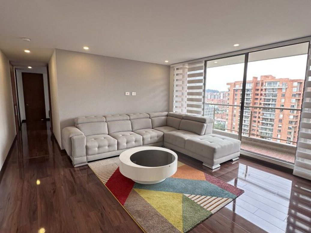 Apartamento de 3 alcobas en venta en El Plan, Bogotá, 136 m² · foto 2 de 14