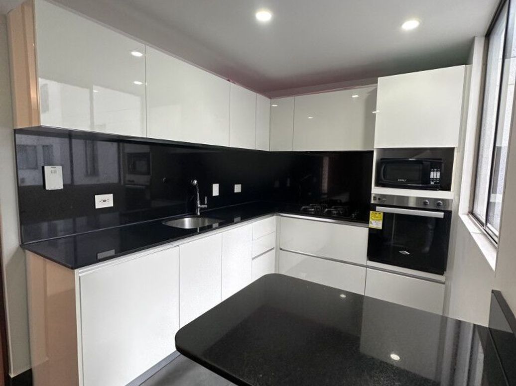 Apartamento de 3 alcobas en venta en El Plan, Bogotá, 136 m² · foto 4 de 14