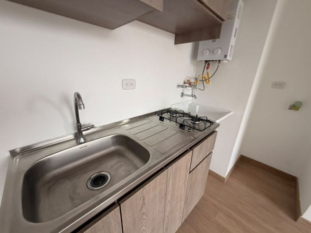 Apartamento en arriendo en Verbenal, Bogotá · foto 8 de 20