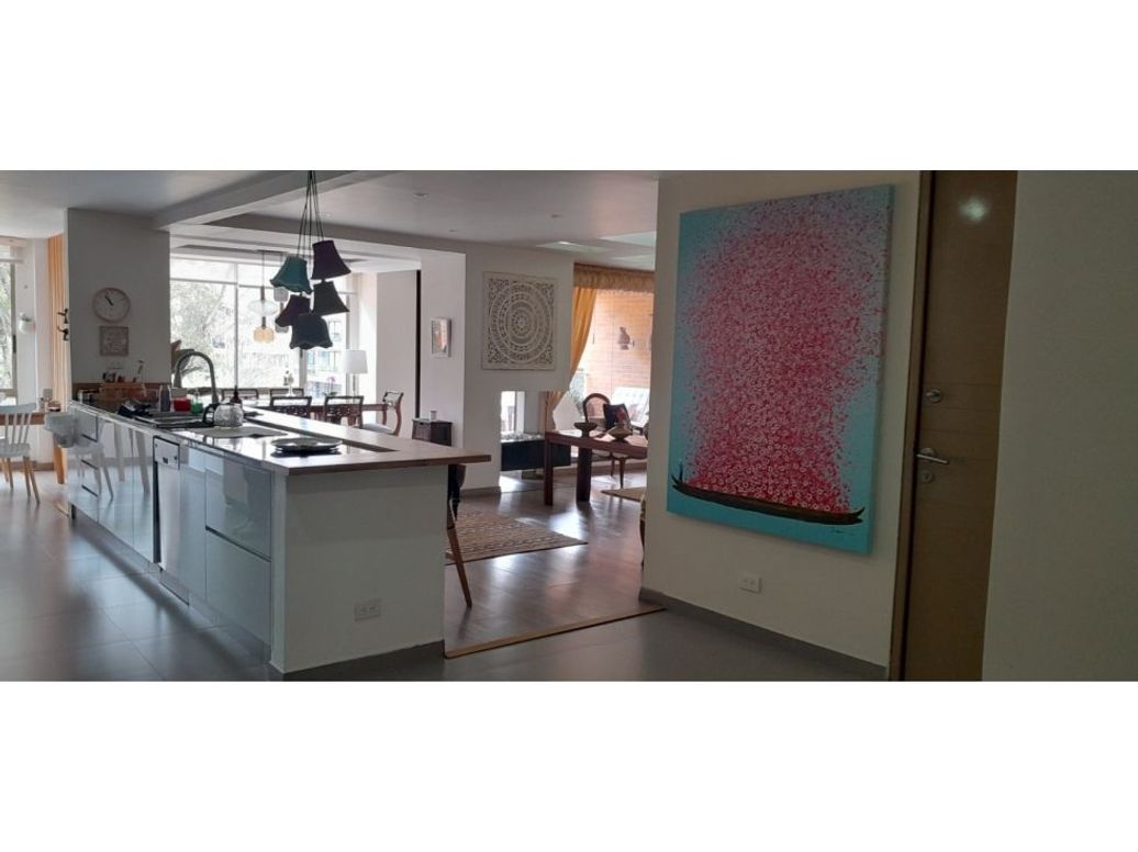 Apartamento de 3 alcobas en venta en Chicó Navarra, Bogotá, 217 m² · foto 3 de 20