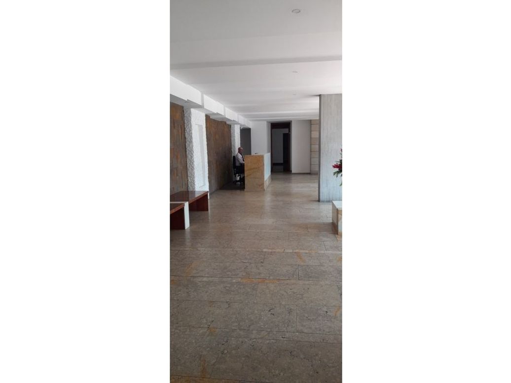 Apartamento de 3 alcobas en venta en Chicó Navarra, Bogotá, 217 m² · foto 2 de 20