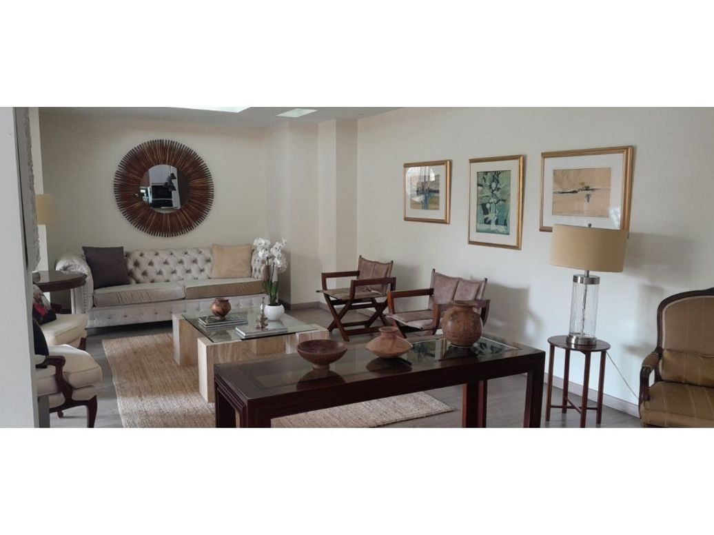 Apartamento de 3 alcobas en venta en Chicó Navarra, Bogotá, 217 m² · foto 4 de 20