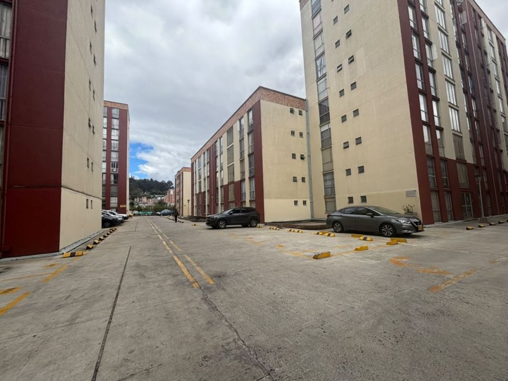 Apartamento de 3 alcobas en venta en Pinar De Suba, Bogotá, 60 m² · foto 2 de 14