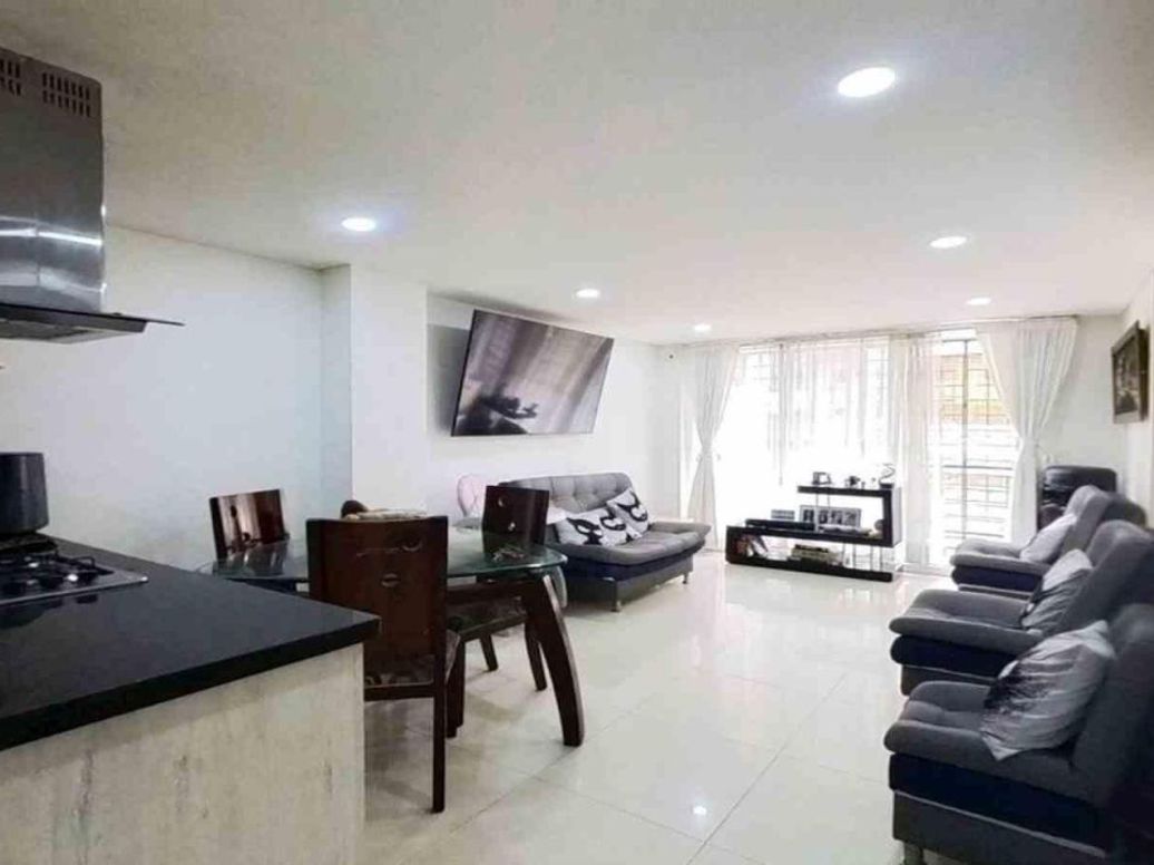 Apartamento de 3 alcobas en venta en San Fernando Occidental, Bogotá, 75 m² · foto 2 de 13