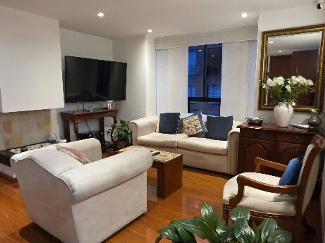 Apartamento de 3 alcobas en venta en Parques De Lorena, Bogotá, 80 m² · foto 2 de 18