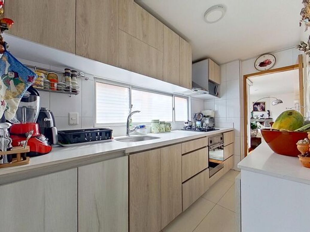 Apartamento de 3 alcobas en venta en Santa Barbara Occidental, Bogotá, 107 m² · foto 8 de 20