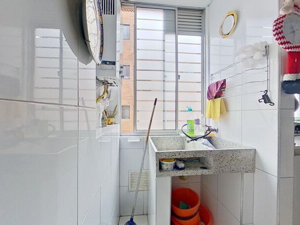 Apartamento de 3 alcobas en venta en Santa Barbara Occidental, Bogotá, 107 m² · foto 12 de 20