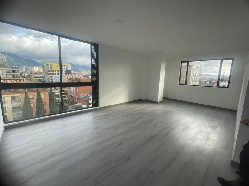 Apartamento de 2 alcobas en venta en Quinta Paredes, Bogotá, 89 m² · foto 2 de 12