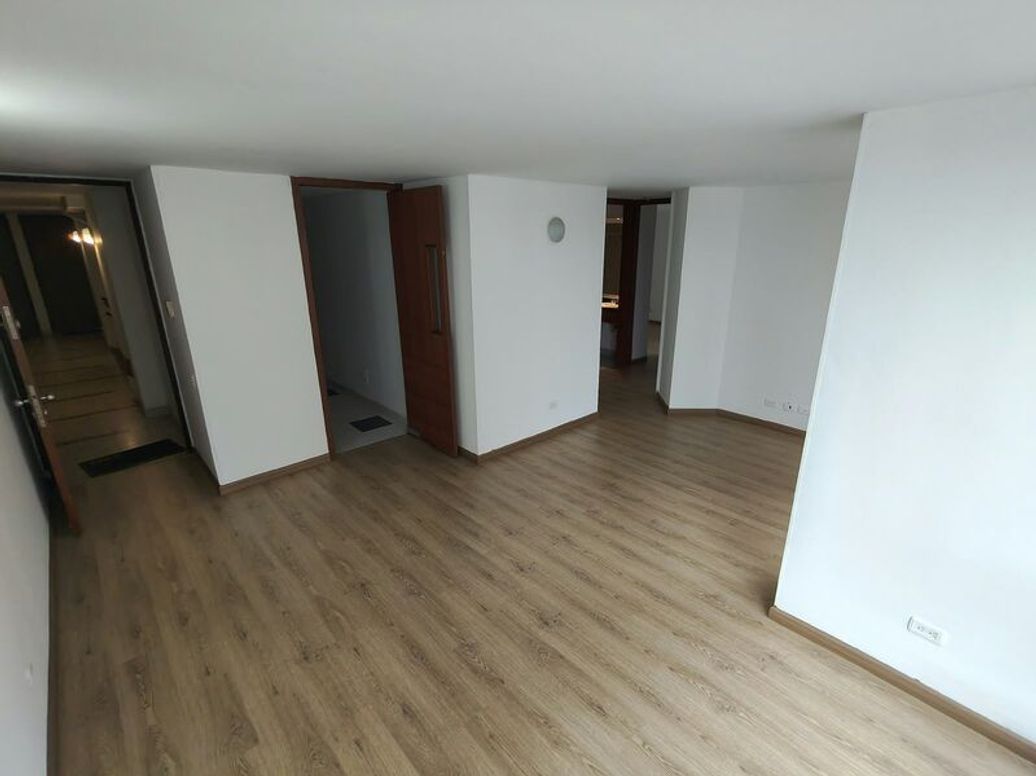 Apartamento de 3 alcobas en venta en Cr Portales Del Norte Et. Iii, Bogotá, 73 m² · foto 3 de 20