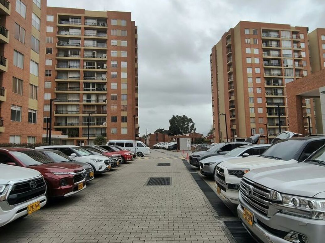 Apartamento de 3 alcobas en venta en Cr Portales Del Norte Et. Iii, Bogotá, 73 m² · foto 2 de 20