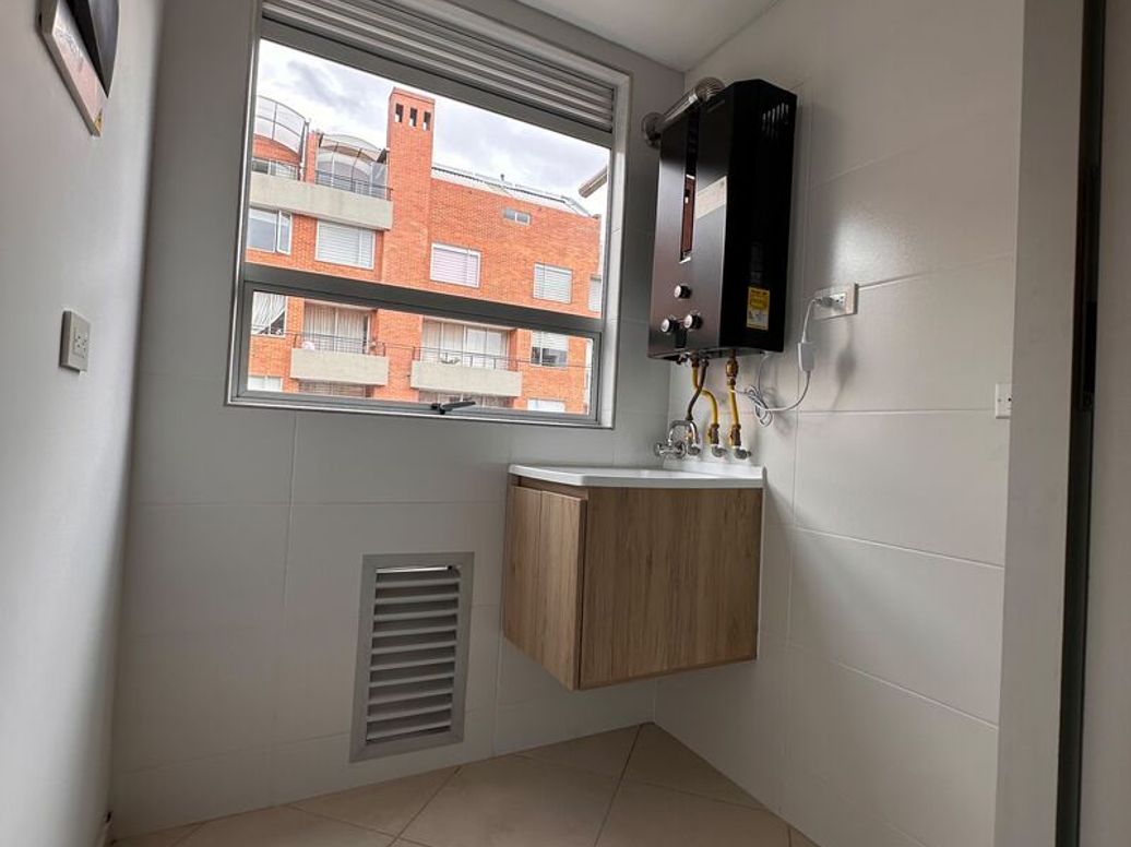 Apartamento de 3 alcobas en venta en San Patricio, Bogotá, 96 m² · foto 6 de 9