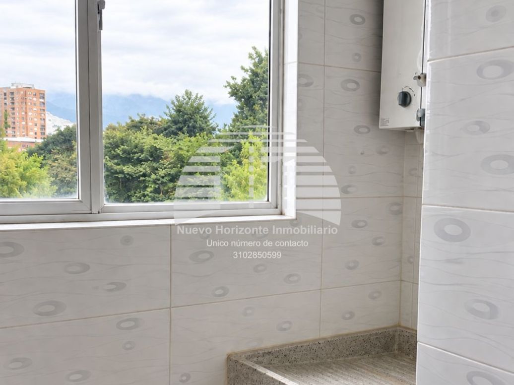 Apartamento de 3 alcobas en venta en San Cipriano, Bogotá, 56 m² · foto 2 de 12