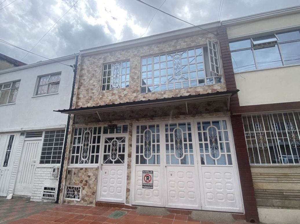 Casa en venta en Eduardo Santos, Bogotá · foto 2 de 20