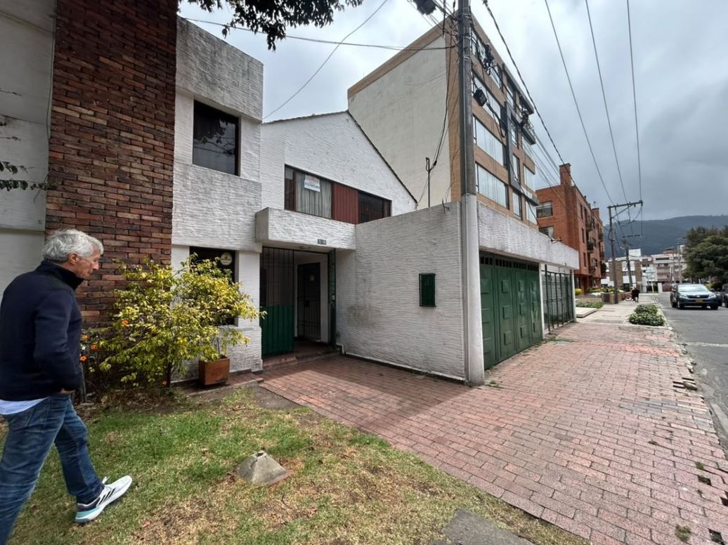 Casa de 6 alcobas en arriendo en Santa Barbara Oriental, Bogotá, 500 m² · foto 2 de 20