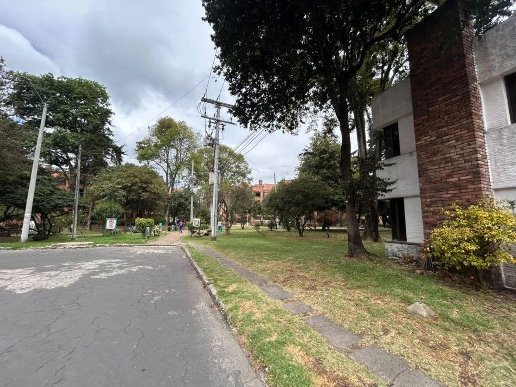 Casa de 6 alcobas en arriendo en Santa Barbara Oriental, Bogotá, 500 m² · foto 3 de 20