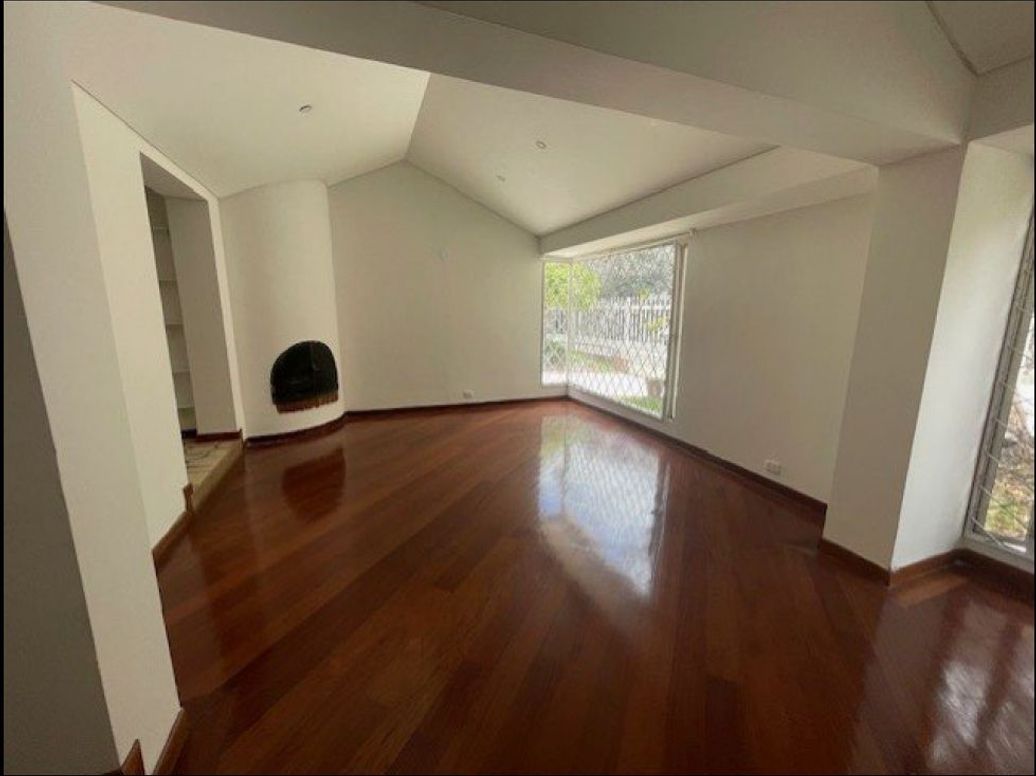 Casa de 4 alcobas en venta en Mónaco, Bogotá, 259 m² · foto 2 de 20