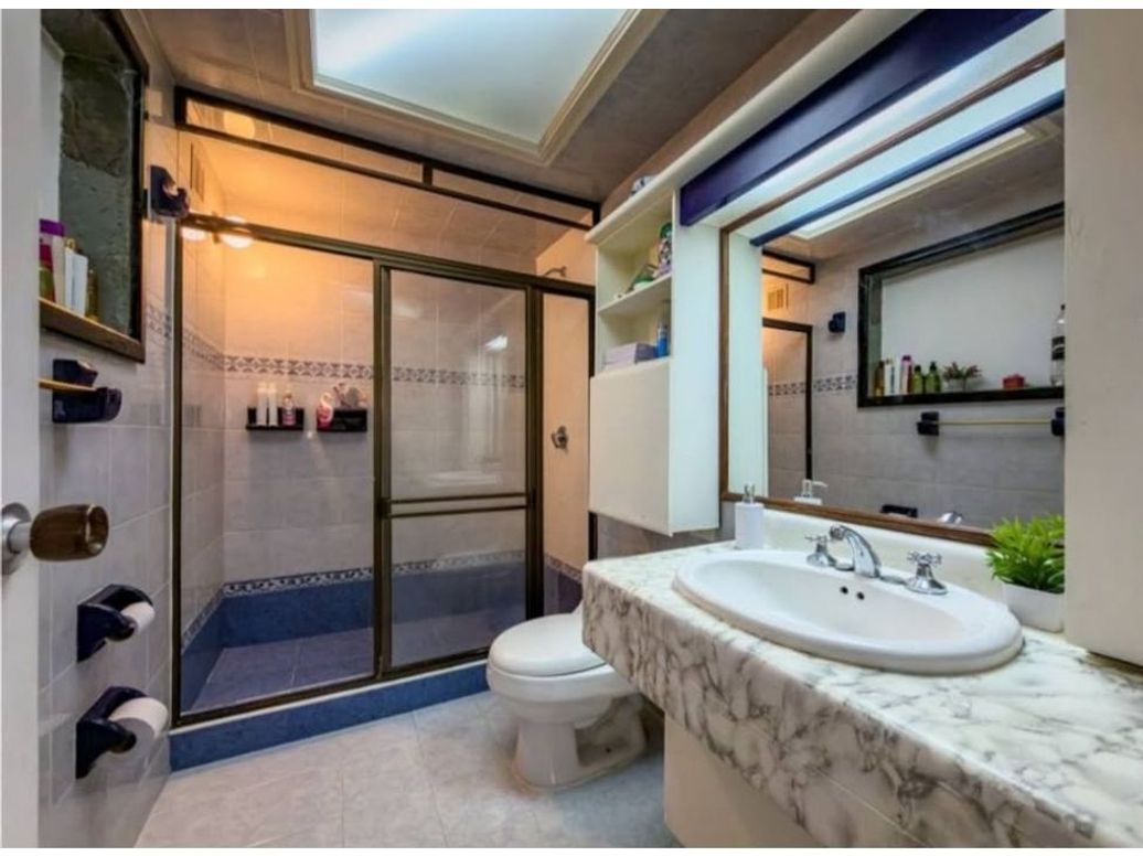 Apartamento de 3 alcobas en venta en Santa Bibiana, Bogotá, 170 m² · foto 2 de 6