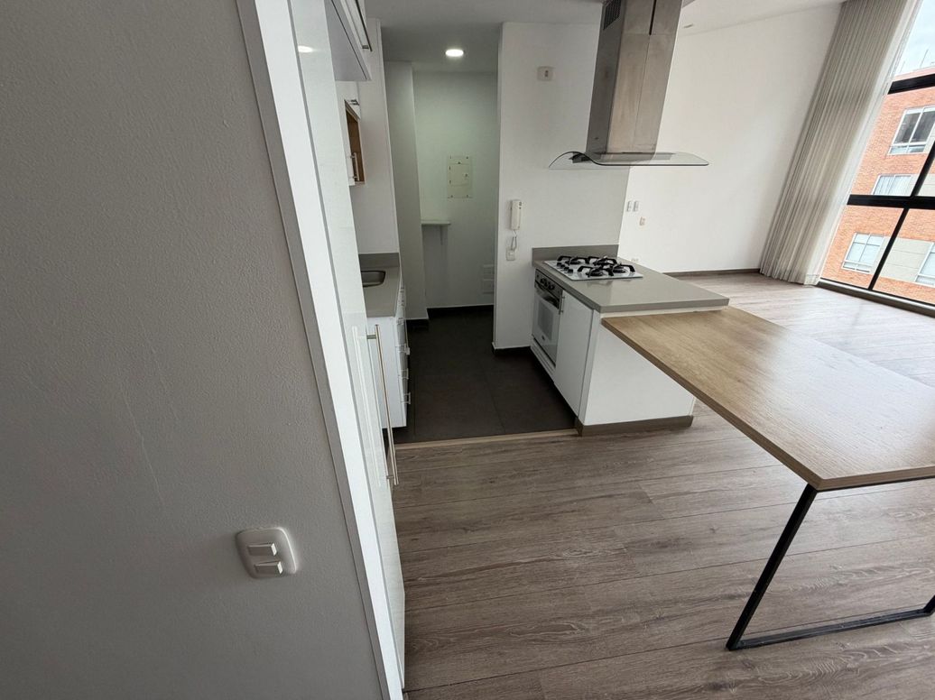 Apartamento de 3 alcobas en venta en Los Cedros Oriental, Bogotá, 93 m² · foto 3 de 17