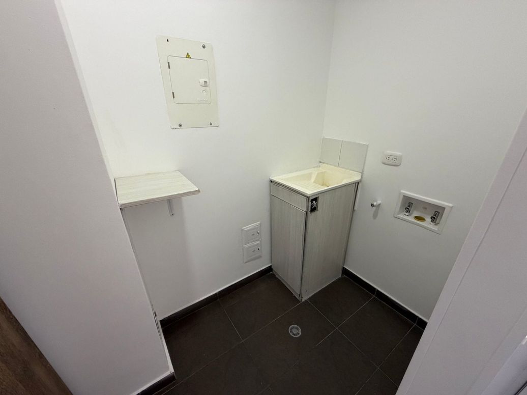 Apartamento de 3 alcobas en venta en Los Cedros Oriental, Bogotá, 93 m² · foto 4 de 17