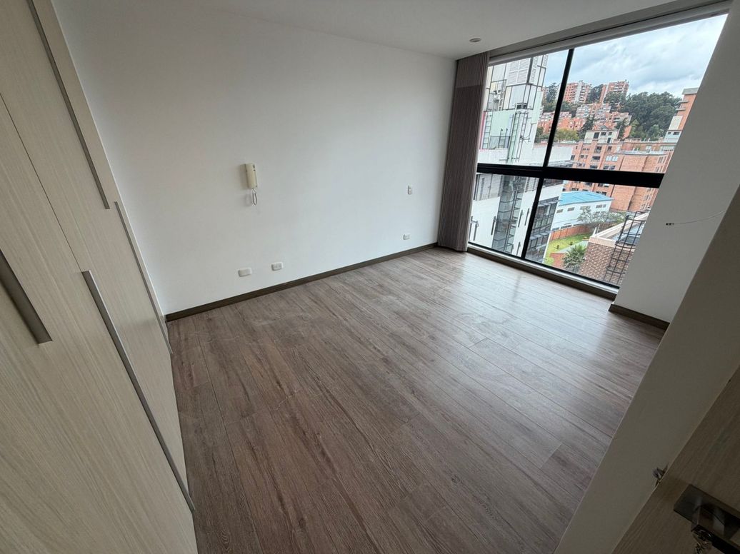 Apartamento de 3 alcobas en venta en Los Cedros Oriental, Bogotá, 93 m² · foto 10 de 17