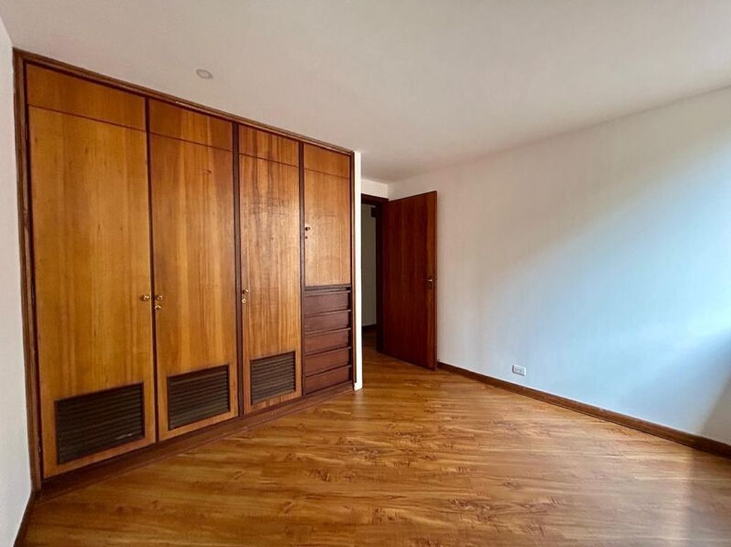 Apartamento de 4 alcobas en venta en El Nogal, Bogotá, 232 m² · foto 17 de 20