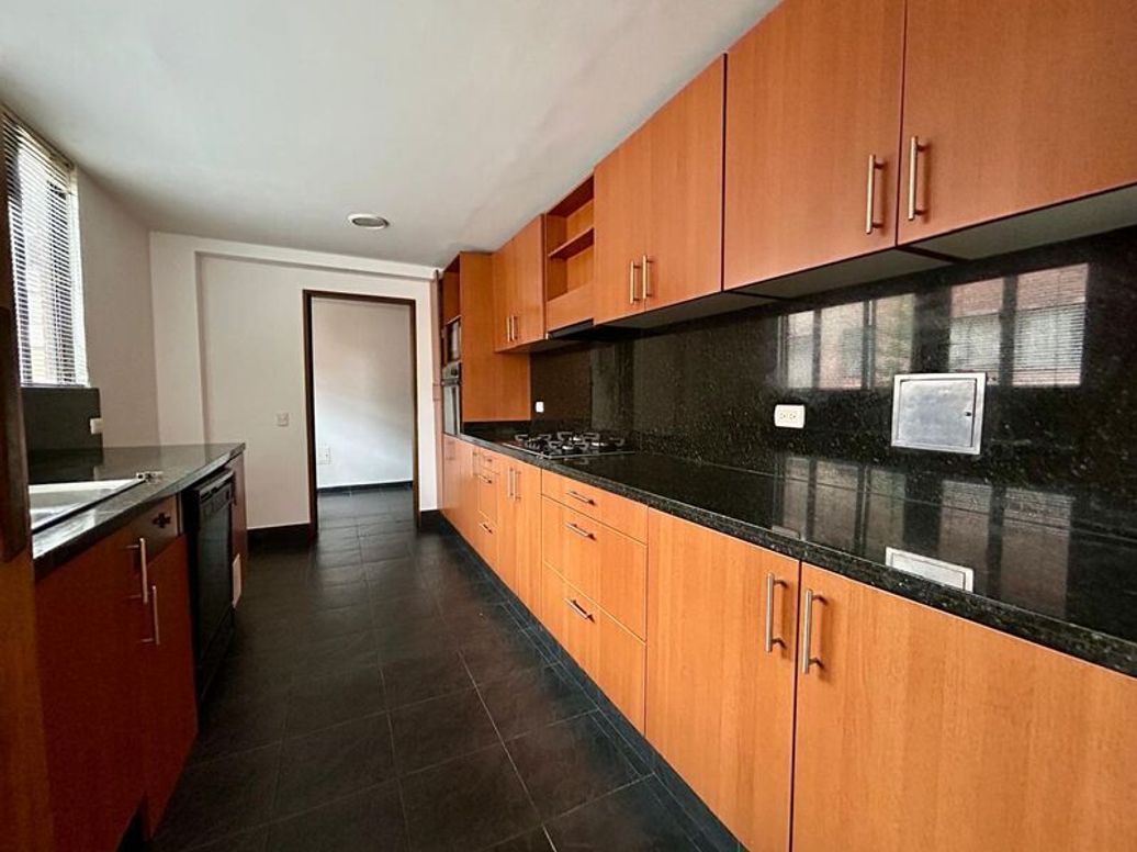 Apartamento de 4 alcobas en venta en El Nogal, Bogotá, 232 m² · foto 8 de 20