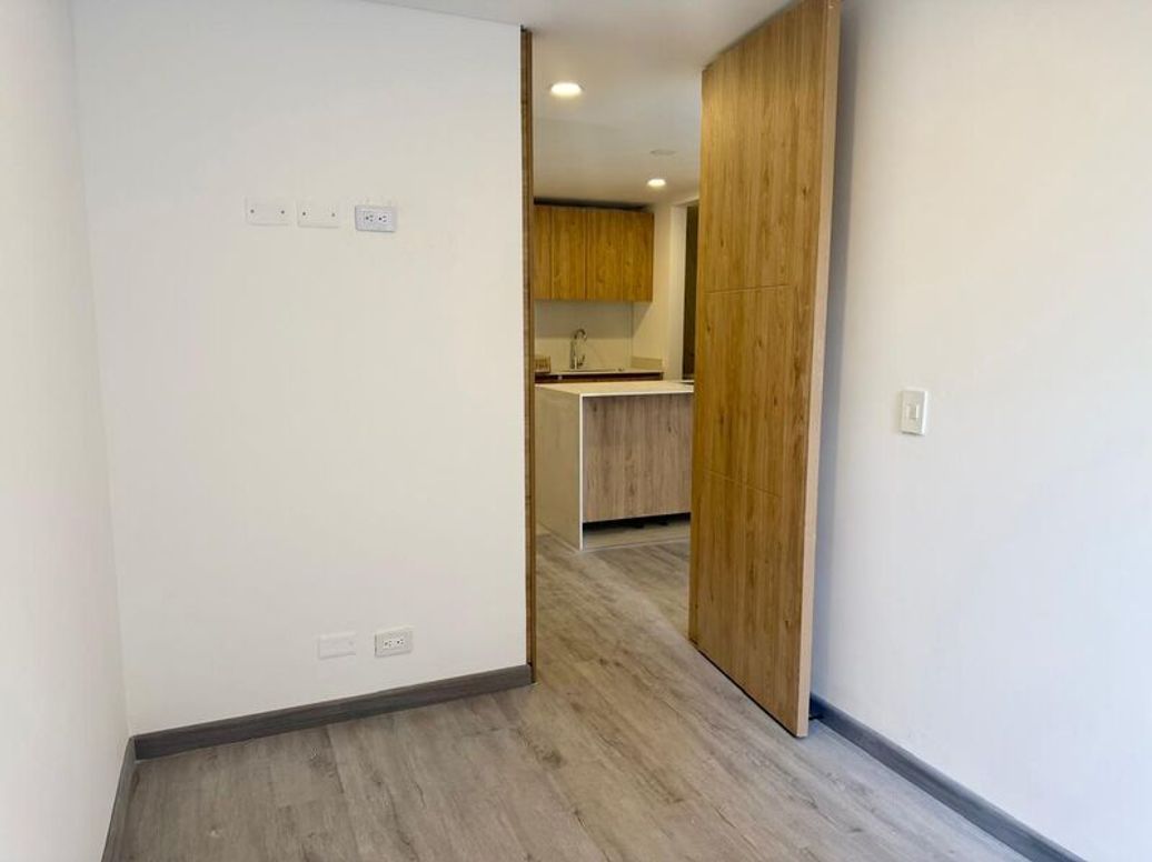 Apartamento de 2 alcobas en venta en Quinta Paredes, Bogotá, 60 m² · foto 2 de 8