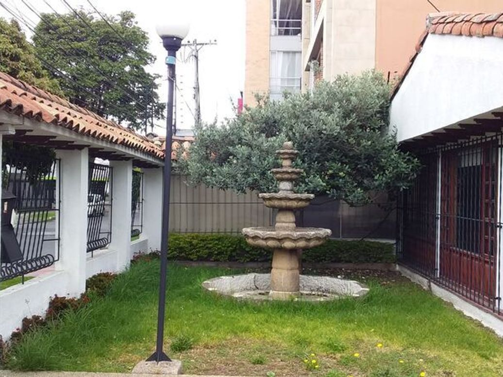 Casa de 6 alcobas en venta en Los Cedritos, Bogotá, 400 m² · foto 6 de 20