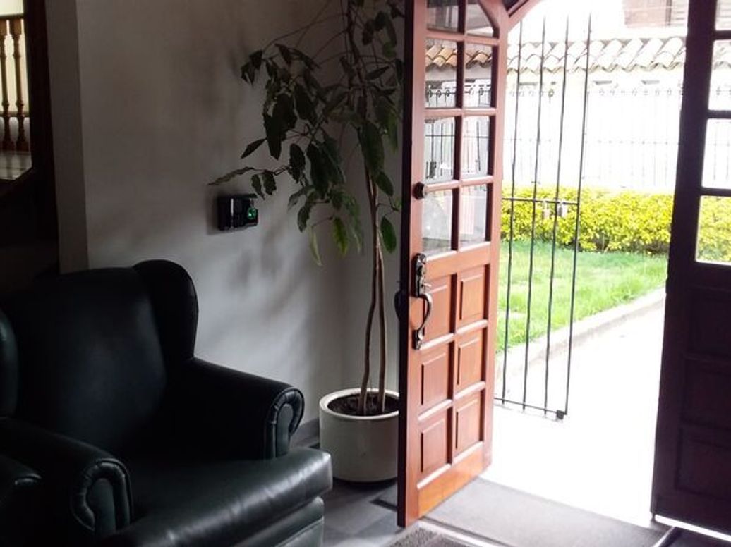 Casa de 6 alcobas en venta en Los Cedritos, Bogotá, 400 m² · foto 3 de 20