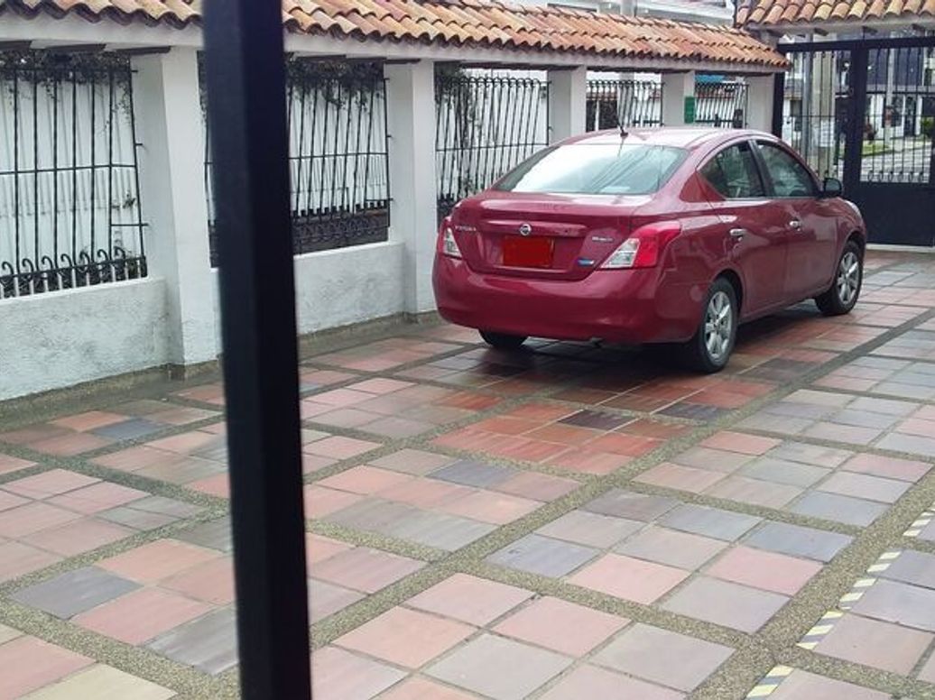 Casa de 6 alcobas en venta en Los Cedritos, Bogotá, 400 m² · foto 2 de 20