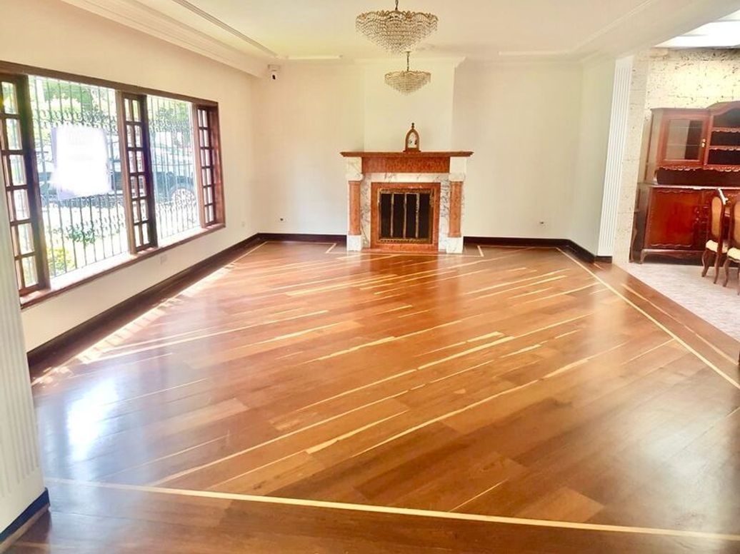 Casa de 3 alcobas en venta en Cerros De Santa Barbara, Bogotá, 450 m² · foto 4 de 20