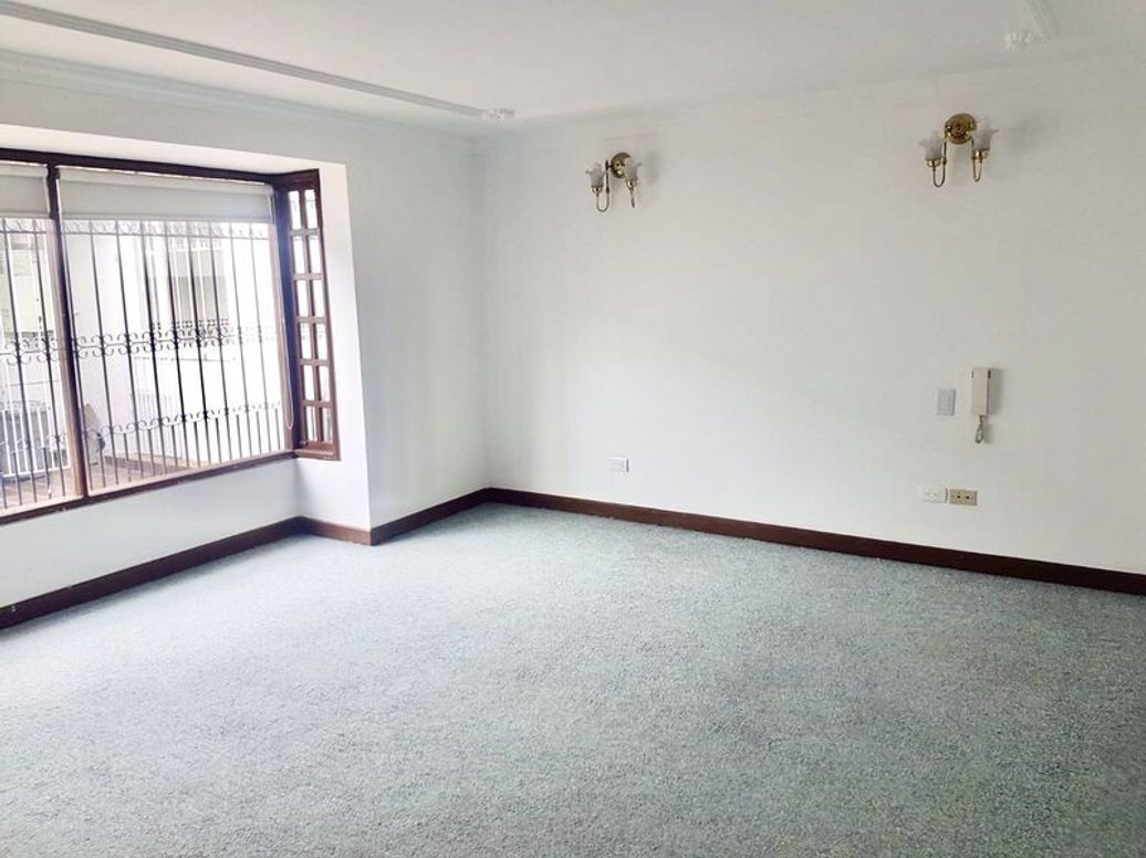 Casa de 3 alcobas en venta en Cerros De Santa Barbara, Bogotá, 450 m² · foto 10 de 20