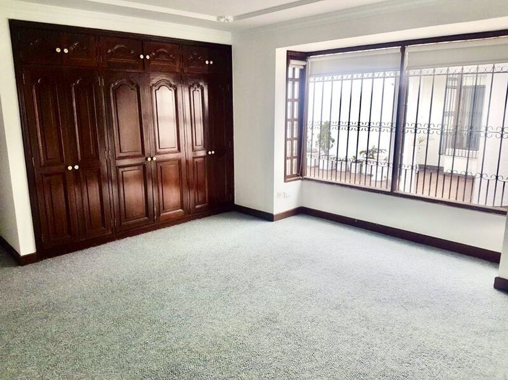 Casa de 3 alcobas en venta en Cerros De Santa Barbara, Bogotá, 450 m² · foto 16 de 20