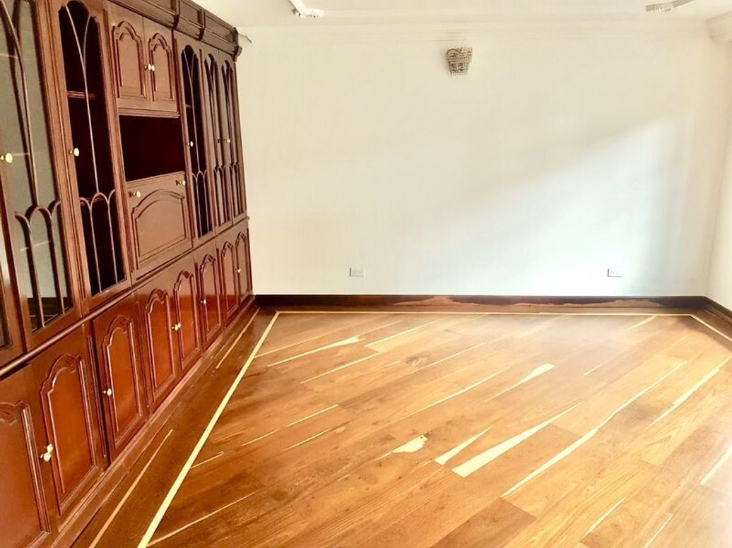 Casa de 3 alcobas en venta en Cerros De Santa Barbara, Bogotá, 450 m² · foto 5 de 20