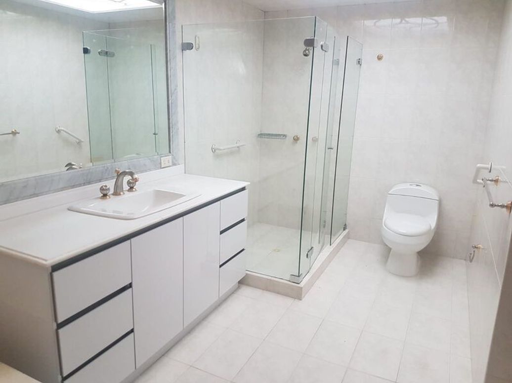 Casa de 3 alcobas en venta en Cerros De Santa Barbara, Bogotá, 450 m² · foto 13 de 20