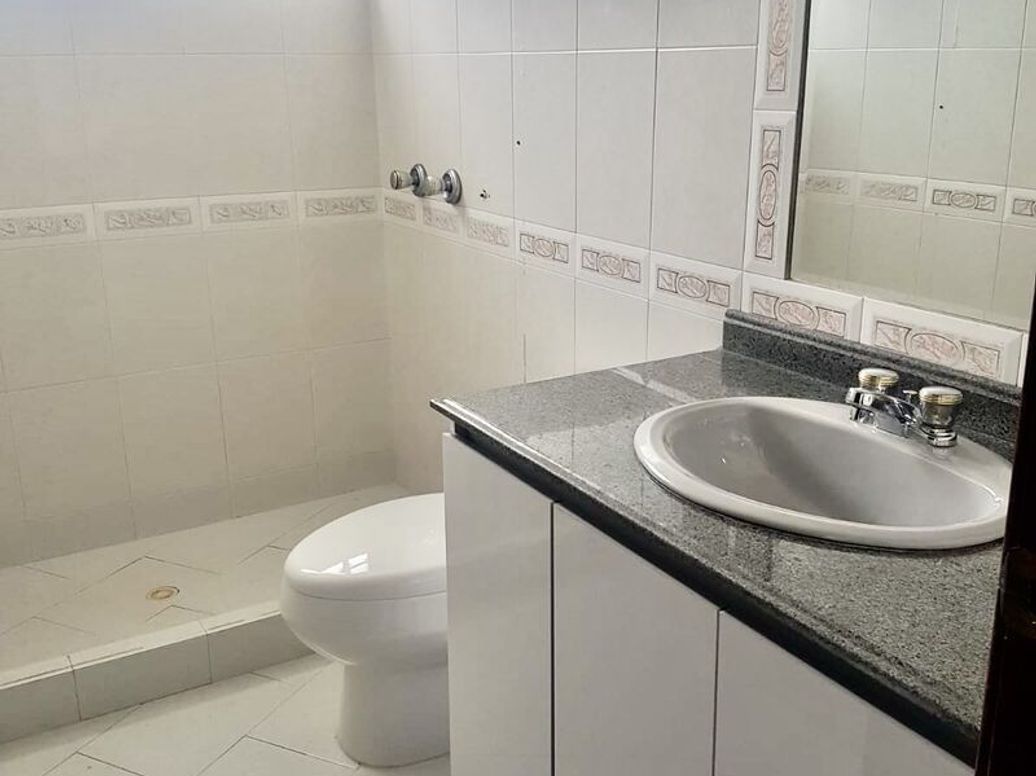 Casa de 3 alcobas en venta en Cerros De Santa Barbara, Bogotá, 450 m² · foto 18 de 20