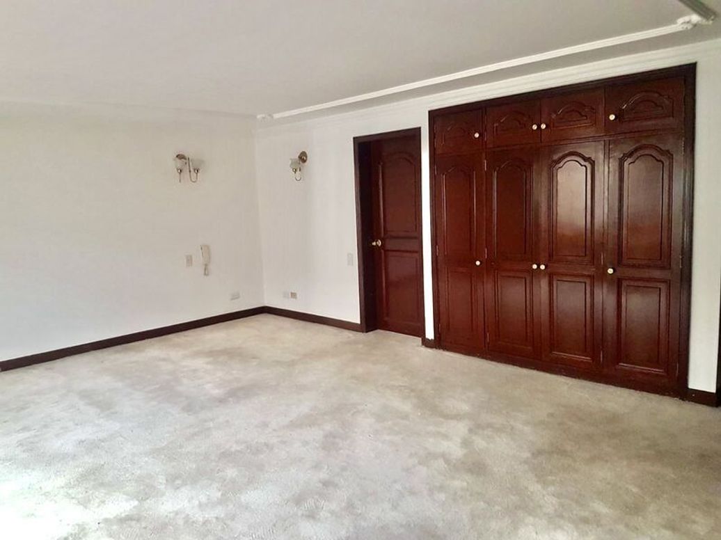 Casa de 3 alcobas en venta en Cerros De Santa Barbara, Bogotá, 450 m² · foto 11 de 20