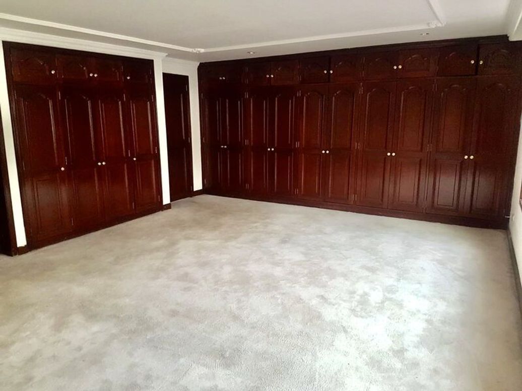 Casa de 3 alcobas en venta en Cerros De Santa Barbara, Bogotá, 450 m² · foto 12 de 20