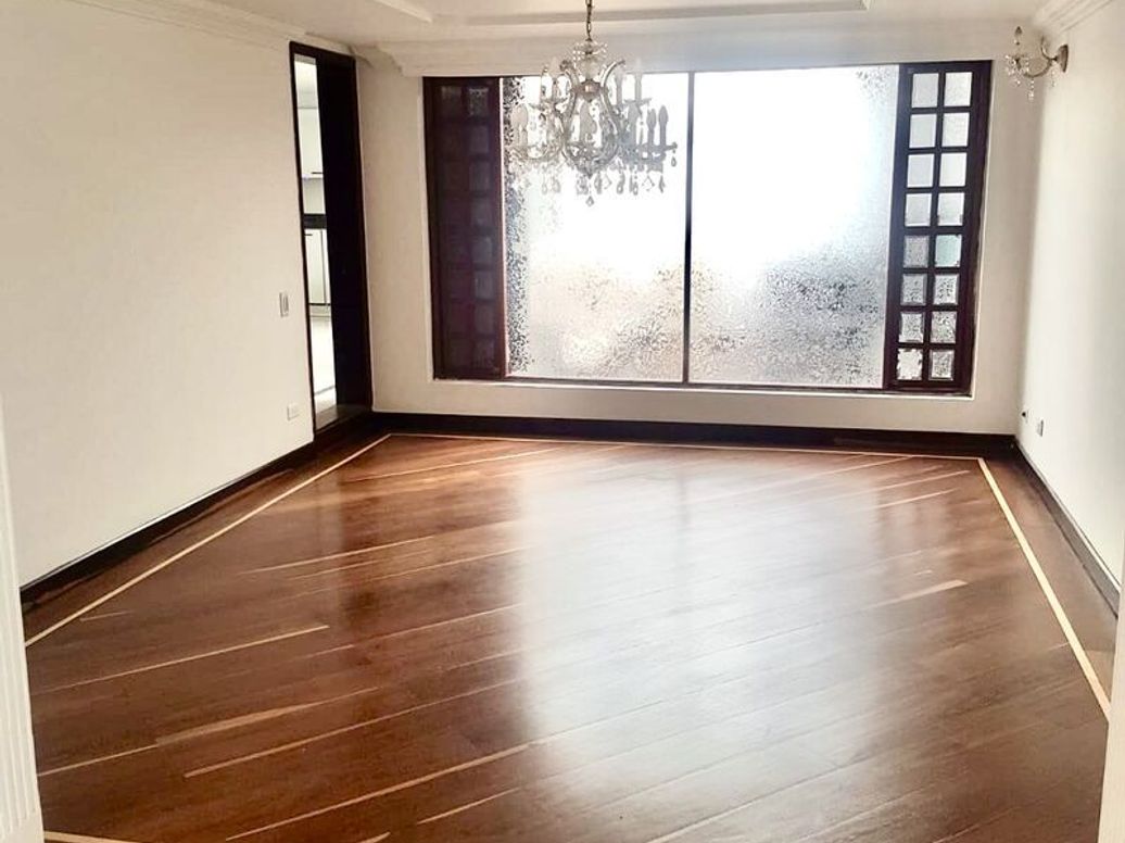 Casa de 3 alcobas en venta en Cerros De Santa Barbara, Bogotá, 450 m² · foto 6 de 20