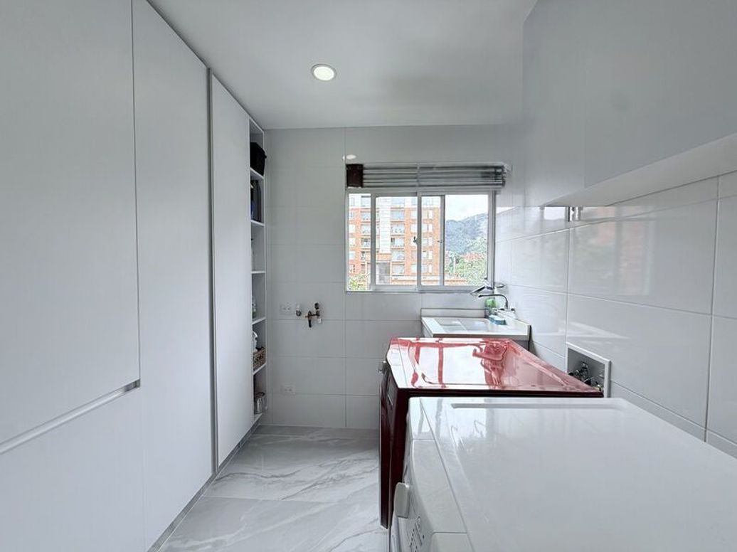 Apartamento de 3 alcobas en venta en Chico Norte Et. Iii, Bogotá, 227 m² · foto 10 de 20