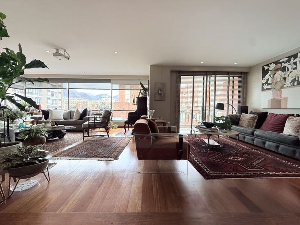 Apartamento de 3 alcobas en venta en Chico Norte Et. Iii, Bogotá, 227 m² · foto 3 de 20
