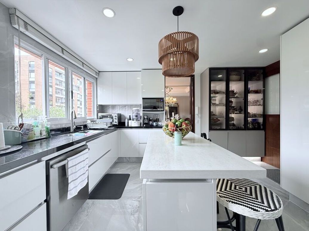 Apartamento de 3 alcobas en venta en Chico Norte Et. Iii, Bogotá, 227 m² · foto 7 de 20